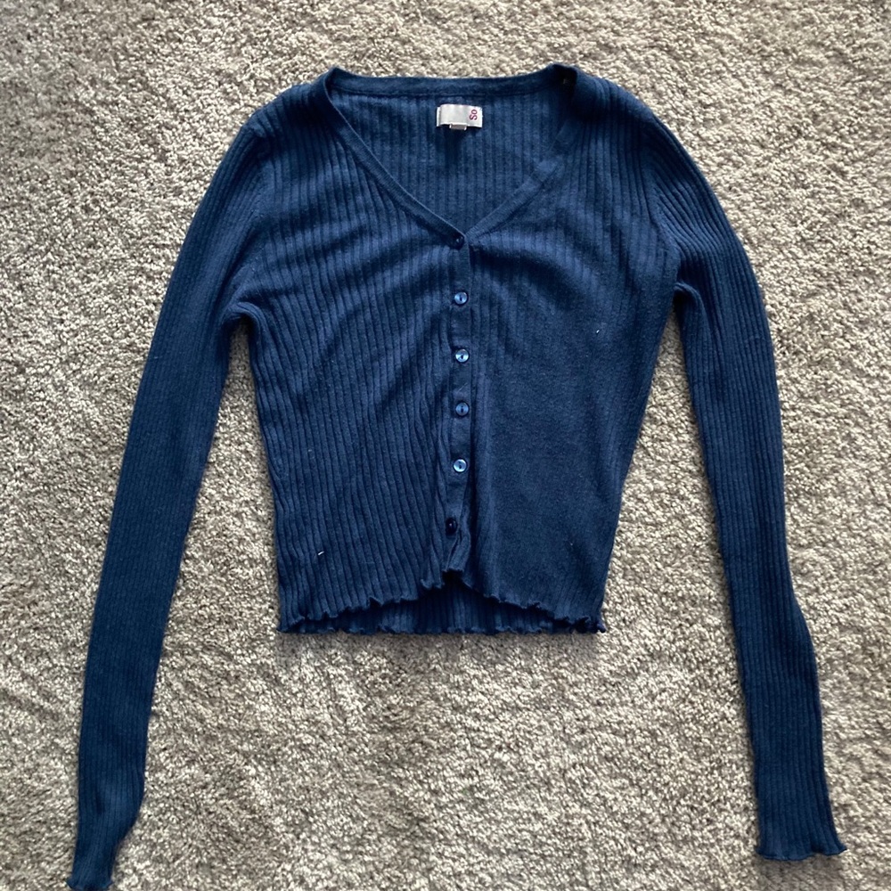 Cropped long sleeve shirt